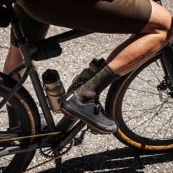 Gran Tourer II Gravel Schoen - Black Gum 15 Gran Tourer II Gravel Schoen - Black Gum -Fiets Vonk Verkoopwinkel QUOC Gran Tourer II Black Gum Gravel Cycling Shoe Lifestyle 2 1100x