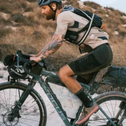 Gran Tourer Gravel Schoenen - Roze -Fiets Vonk Verkoopwinkel QUOC Gran Tourer Lace Pink Gravel Cycling Shoe Lifestyle 1 1100x